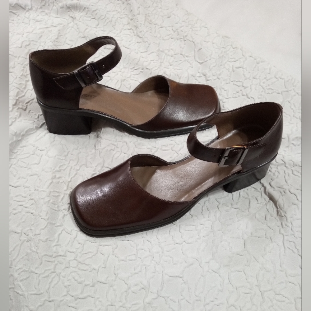 New! Vintage Nine West Dark Brown Mary Janes